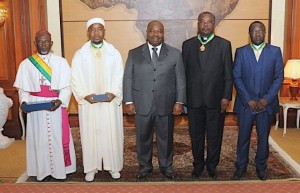 Gabon: Accalmie politique, Ali Bongo décore des co-facilitateurs du Dialogue