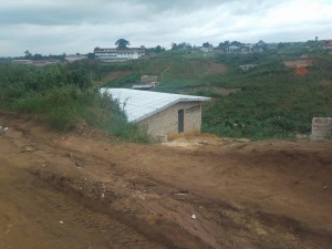 Côte d'Ivoire: Abobo, une maison construite dans une zone à  risque à  proximité d'un gros ravin à  Akéikoi