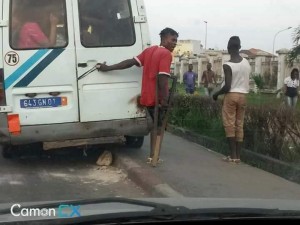Côte d'Ivoire: L'étonnant apprenti-gbaka unijambiste