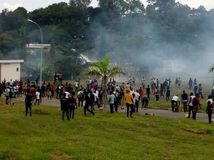 Côte d'Ivoire: Protestation contre les frais annexes des inscriptions,  les étudiants bloquent des voies à  Cocody, les forces de l'ordre chargent