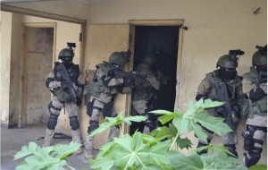 Côte d'Ivoire: Une manœuvre militaire de grande envergure vendredi à  Abidjan avec explosions et coups de feu, les populations invitées à  ne pas céder à  la panique