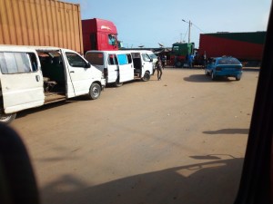 Côte d'Ivoire: Yopougon, partis venger leur confrère, des chauffeurs sont pris dans l'étau des agresseurs et prennent leurs jambes à  leur cou