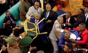 Ouganda:  Bagarre au parlement autour de  la suppression de la limite d'à¢ge pour être Président