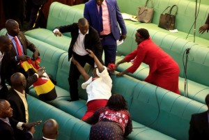 Ouganda: Nouvelle bagarre au parlement entre des députés et les forces de sécurité