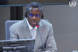 Côte d'Ivoire: Mangou cloue Gbagbo «l'armée n'a pas pour mission de se battre pour maintenir un président qui n'a pas gagné les élections»