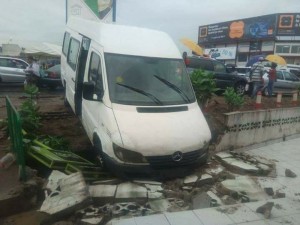 Côte d'Ivoire: Riviera 3, un gbaka fonce dans un restaurant de barbecue et cause des dégà¢ts matériels