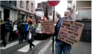 Côte d'Ivoire: Grève des fonctionnaires en France, un manifestant  profite pour dénoncer  un complot contre Gbagbo à  la CPI