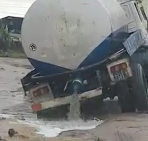 Côte d'Ivoire: Coincé, il déverse ses déchets dans la rue pour s'en sortir