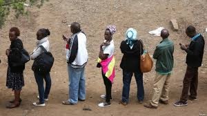 Kenya: Les kényans retournent aux urnes, échauffourées dans des bastions de l'opposant Raila Odinga