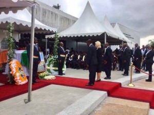 Côte d'Ivoire: Avant son inhumation, un dernier hommage a été rendu à  Hortense Aka Anghui par le couple présidentiel, ce vendredi