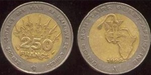 Côte d'Ivoire: «Si on vous donne une pièce légale que vous refusez, votre interlocuteur peut porter plainte contre vous», prévient  le ministre de l'économie