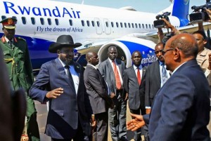 Soudan du Sud:  Pour Salva Kiir, le Soudan  est «une source d'armes» de guerre dans son pays