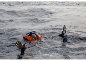 Libye: Cinq migrants  tombent à  l'eau, les gardes- côtes libyens accusés de «brutalité»