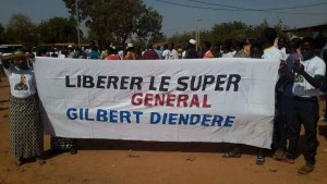 Burkina Faso: Des manifestants réclament la tenue d'un procès équitable ou la libération du général Diendéré