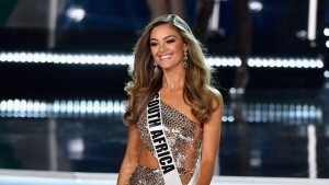 Afrique du Sud: Demi-Leigh Nel-Peters couronnée Miss univers