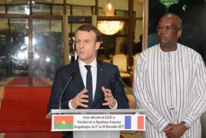 Burkina Faso: Assassinat Sankara, Macron accorde à  la justice burkinabé l'accès aux dossiers classés secret défense et se prononce «favorable» à  l'extradition de François Compaoré