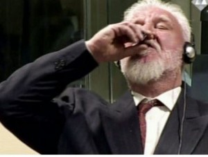 Côte d'Ivoire: Un accusé avale du poison  en plein procès à  la Haye