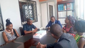 Cameroun:  Propriété intellectuelle, des avocats reçoivent un don de livres pour renforcer leurs capacités