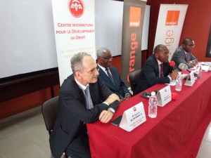 Côte d'Ivoire: Deux guides dont l'un définissant la fonction ministérielle avec l'appui financier d'Orange mis à  la disposition du grand public