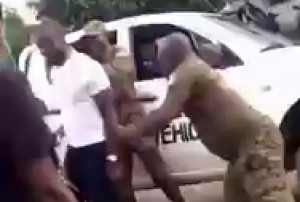 Côte d'Ivoire: Vidéo d'un homme tabassé par des douaniers