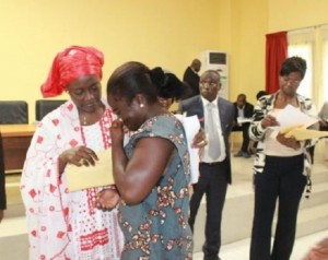 Côte d'Ivoire: Drame d'Adiaké, ministres et cadres de la région apportent soutiens financiers aux familles endeuillées pour l'organisation des obsèques