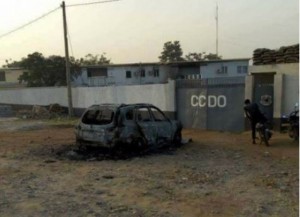 Côte d'Ivoire: Manifestation de colère devant le camp du CCDO de Bouaké, un véhicule incendié, une maison criblée de balles