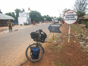 Sénégal: Traque des assaillants après la tuerie en Casamance, l'armée sénégalaise veut entrer en Guinée Bissau