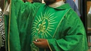 Kenya:  Un prêtre gay arrêté  pour sodomie