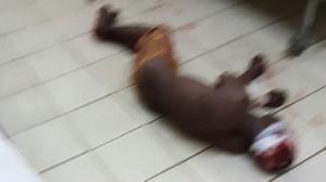 Côte d'Ivoire: Port-Bouet, des voleurs de bouteilles d'huile rouge saisis et battus, un mort et un blessé grave