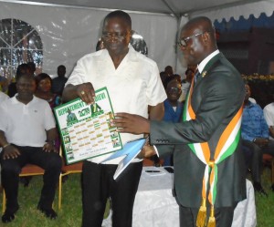 Côte d'Ivoire: Jeannot Ahoussou Kouadio annonce le bitumage des rues de Didiévi, le député Séraphin Koffi dénonce les actes de sabotage de ses parents