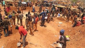 Côte d'Ivoire : Irruption de braqueurs à  moto sur un site d'orpaillage clandestin, un mort