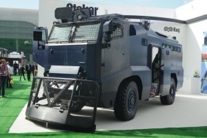 Sénégal: Sall commande des véhicules anti-émeutes et blindés à  l'approche de la présidentielle, interrogations à  tout va