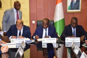 Côte d'Ivoire: Abidjan, le Gouvernement signe un accord de financement d'acquisition de 450 autobus au profit de la SOTRA avec une banque Tchèque