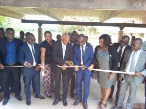 Côte d'Ivoire: Yamoussoukro, des anciens élèves du Lycée scientifique réhabilitent un bà¢timent de l'établissement en ruine