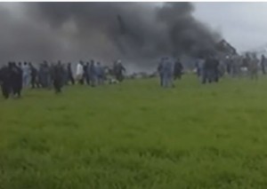 Algérie: Un avion militaire s'écrase peu après  son décollage,  257 morts