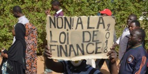 Niger: Trois militants  interpellés lors d'une manifestation «interdite» contre la foi des finances