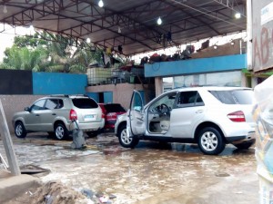Côte d'Ivoire: Lavage automobile, une activité en pleine expansion à  Abidjan dans le désordre