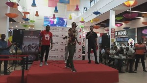 Côte d'Ivoire: 1er mai «flashmob» à  PlaYce Palmeraie avec le groupe Zouglou Révolution