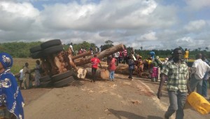 Côte d'Ivoire: Chute d'un grumier sur l'axe Divo-Lakota, le trafic routier momentanément interrompu