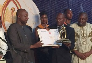 Burkina Faso: Dadadi Zoumbara, lauréat du Super Galian, trophée du meilleur journaliste