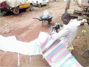 Cameroun: Les migrants africains sans papiers vivent de petits métiers  pour gagner leur vie