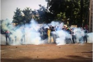 Mali: Bamako, une marche interdite de l' opposition fait 16 blessés dont un policier