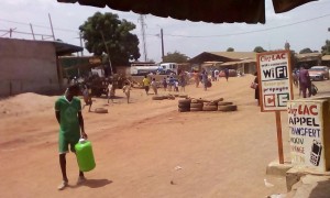 Côte d'Ivoire: Bouaké, pour avoir été bousculé par la bassine d'une femme, le distributeur d'eau de l'ONEP se fà¢che et interrompt la distribution