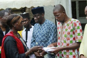 Côte d'Ivoire: Pluies diluviennes,  85 familles dans les zones à  risque à  Attécoubé reçoivent 150 mille pour se reloger