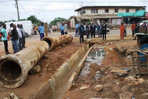 Côte d'Ivoire: Yopougon, des riverains cassent les  caniveaux d'évacuation d'eaux