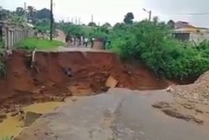 Côte d'Ivoire: Nouvelle montée des eaux à  Abidjan, l'entrée de Bingerville submergée