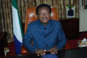 Sierra Leone: L'ancien vice-président et l'ancien ministre des mines arrêtés pour corruption