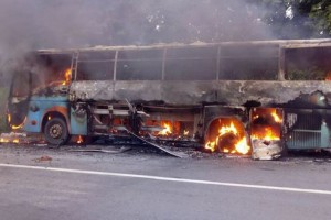 Côte d'Ivoire: Un bus prend feu à  Adzopé, 65 passagers évacués à  temps évitent le pire