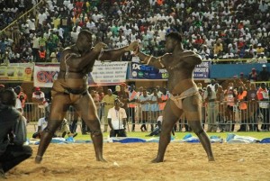 Sénégal: Lutte avec frappe, Eumeu Séne bat «Bombardier» et devient roi des arènes