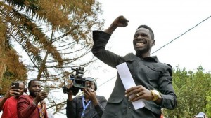 Ouganda: Le député et artiste Bobi Wine en justice pour possession d'armes à  feu